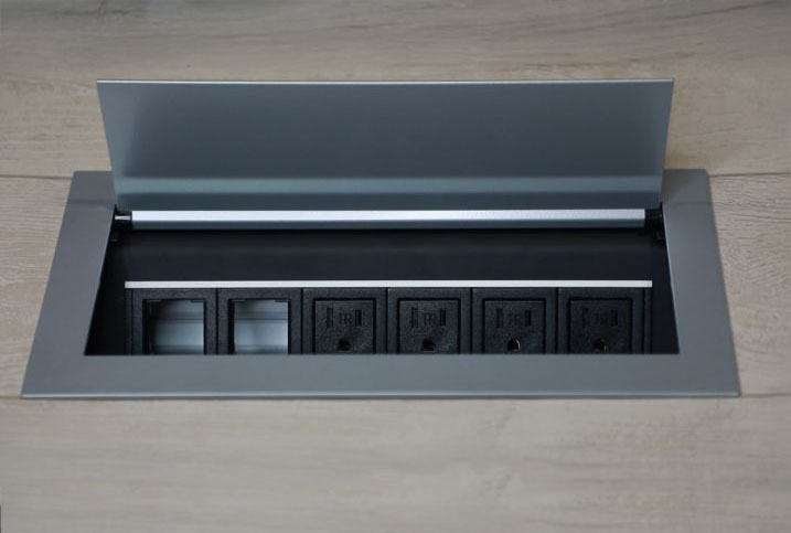 Open desk outlet panel
